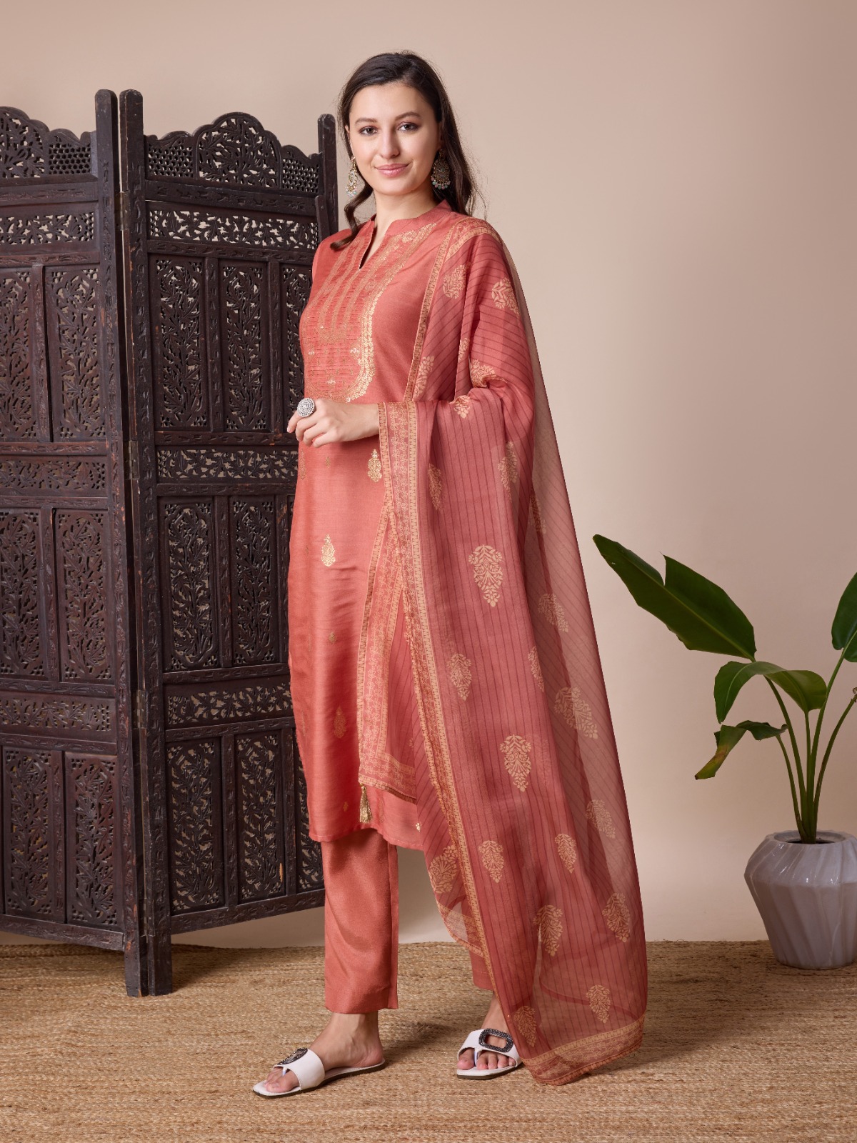 A blend of Silk and Organza Dupatta